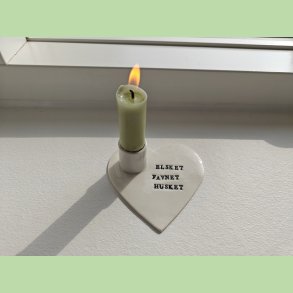 Lysestage - Elsket Favnet Husket - Sort tekst