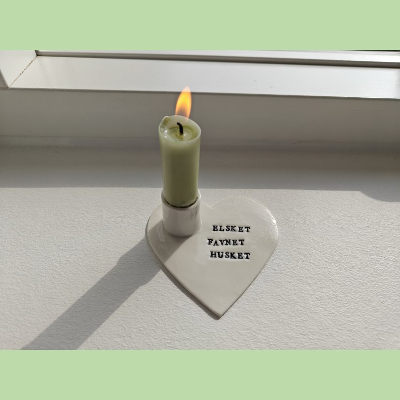 Lysestage - Elsket Favnet Husket