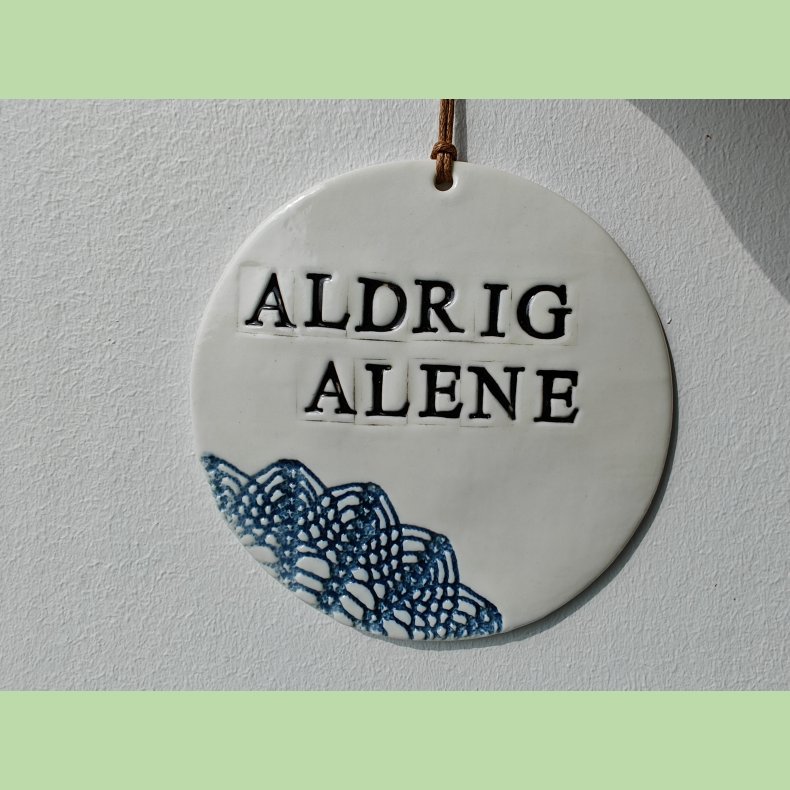 Aldrig alene - bl