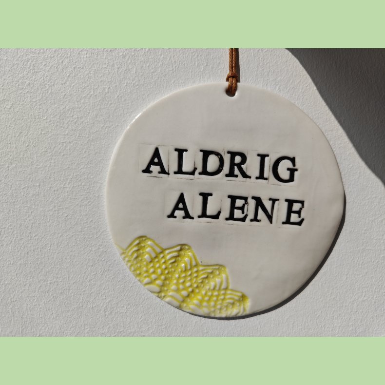 Aldrig alene - gul