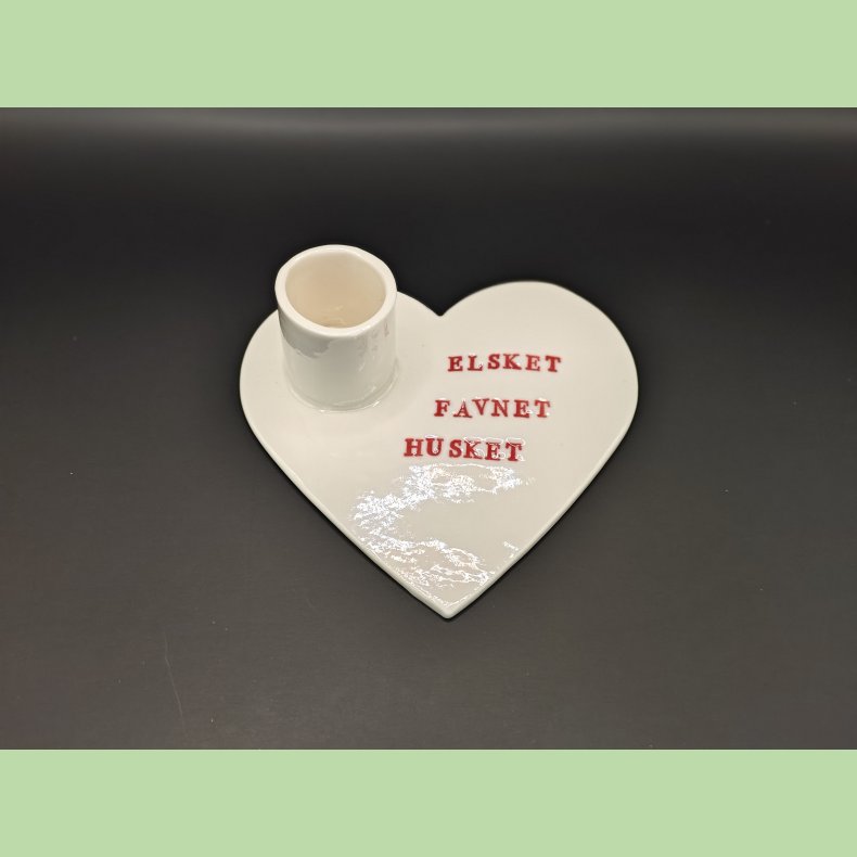 Lysestage - Elsket Favnet Husket - R�d tekst